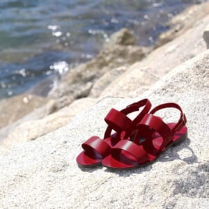 sandales plates cuir rouge jules & jenn