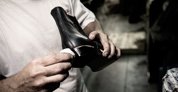 L’atelier de fabrication de chaussures homme, Portugal (Porto)