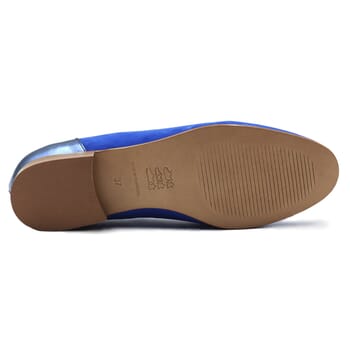 vue dessous slippers classiques cuir daim bleu royal et bleu metallise jules & jenn