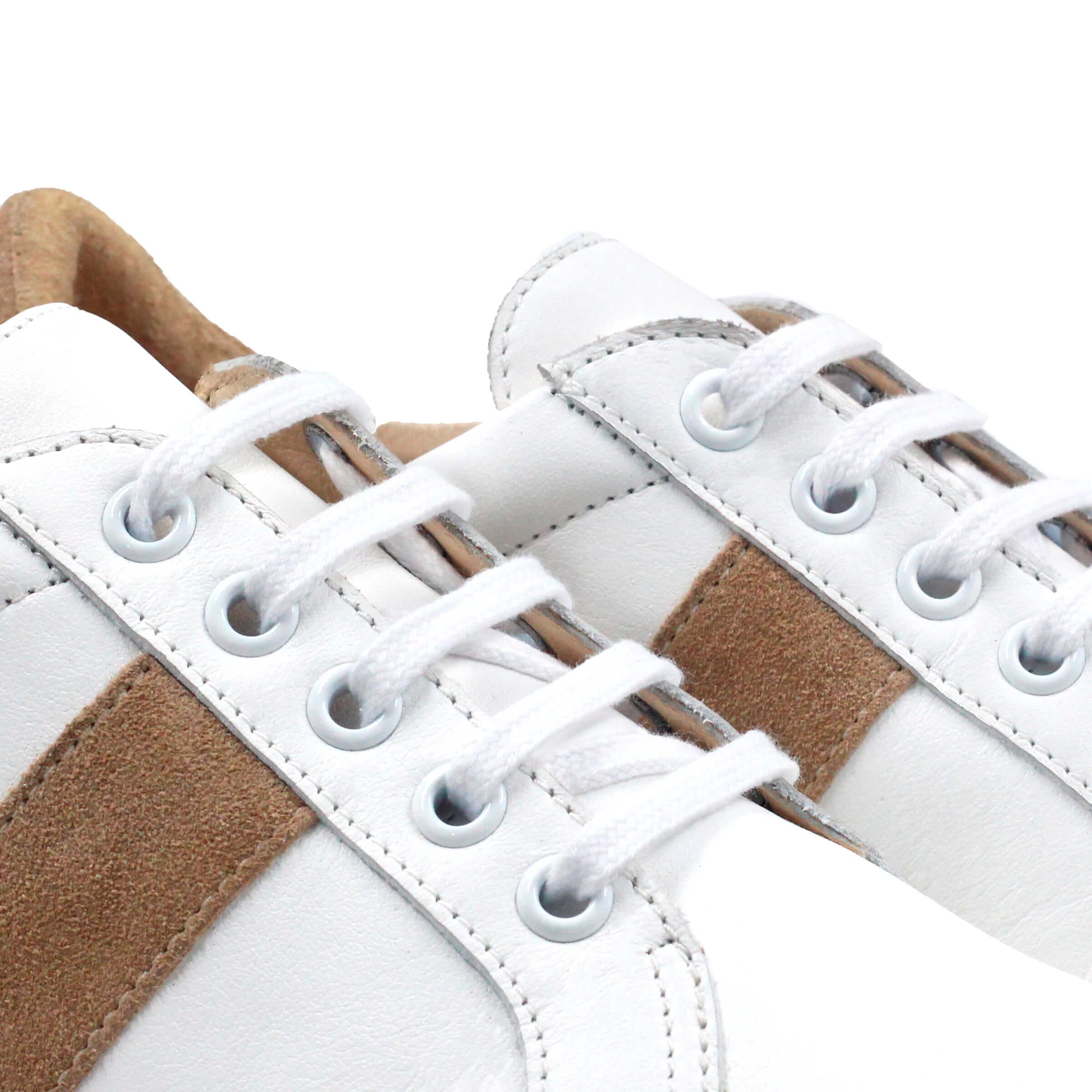 Chaussures plates blanches avec lacets en coton