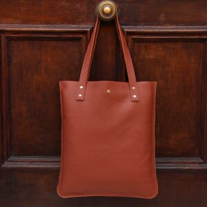 posed view bag flat leather bag woman brick seed jules &amp; jenn