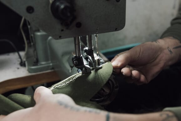 L’atelier de fabrication des chaussures, Italie (Naples)